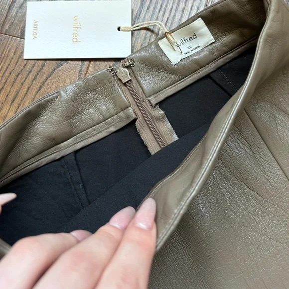 WILFRED ARITZIA Vegan Faux Leather Patio Mini Skirt 
Light brown - Picture 4 of 13